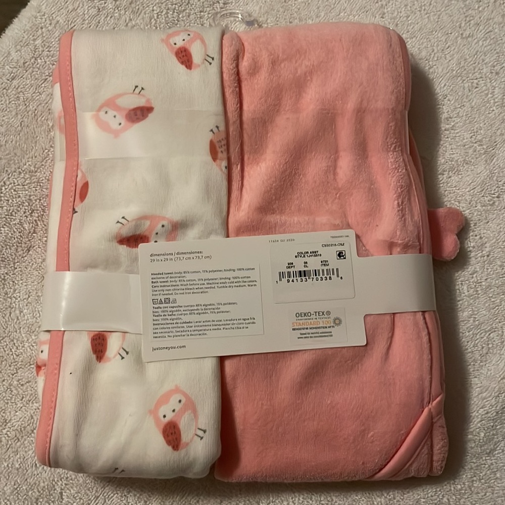 Carter’s just one you 2 towel set. 1 hooded and 1 a bath towel. Owl design - Picture 2 of 5
